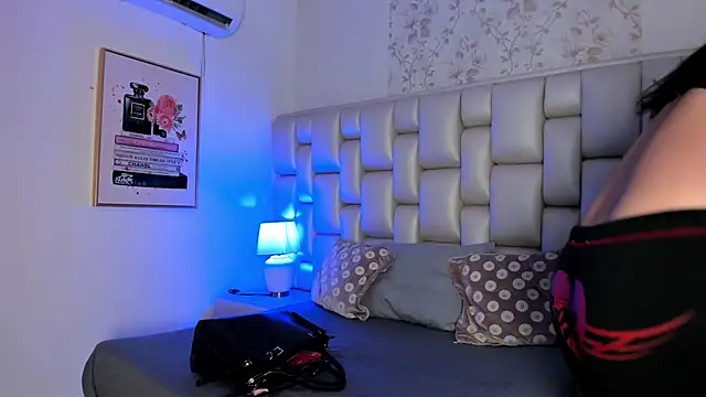 Peyton louise online show from November 30, 2025, 11:55 am