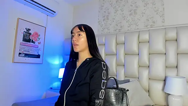 Peyton louise online show from December 2, 2025, 11:45 am