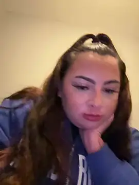 Snapshot of MadelineLeah chatting on June 5, 2026, 2:49 am MadelineLeah online show from June 5, 2026, 2:49 am