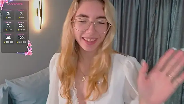 Snapshot of KatherineWill chatting on October 13, 2025, 8:49 am KatherineWill online show from October 13, 2025, 8:49 am