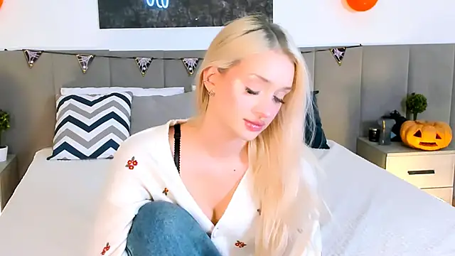 SugarWhisper online show from October 31, 2025, 4:47 pm