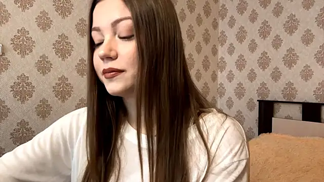 Snapshot of KissMeViolet chatting on October 13, 2025, 3:41 am KissMeViolet online show from October 13, 2025, 3:41 am