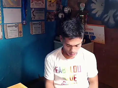 Snapshot of Cute_Lucas chatting on October 17, 2025, 11:45 am Cute Lucas online show from October 17, 2025, 11:45 am