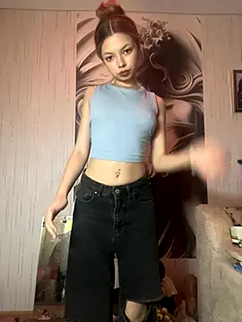  Siennaaa  online show from October 18, 2025, 6:10 pm