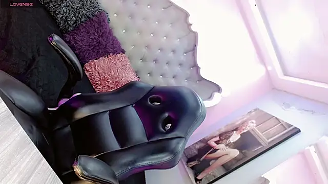 Miranda Collins online show from December 17, 2025, 11:15 am