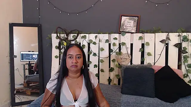 Snapshot of LIA_ROJAS chatting on October 13, 2025, 1:34 pm LIA ROJAS online show from October 13, 2025, 1:34 pm