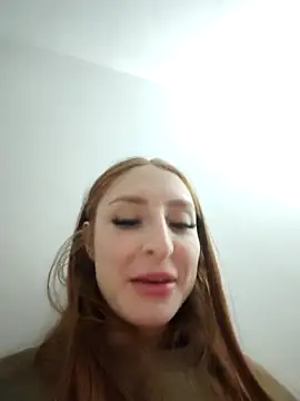 Bennuluspeach  online show from April 19, 2026, 3:40 am