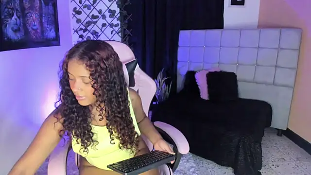 Snapshot of sara_goddex chatting on October 20, 2025, 6:30 pm sara goddex online show from October 20, 2025, 6:30 pm