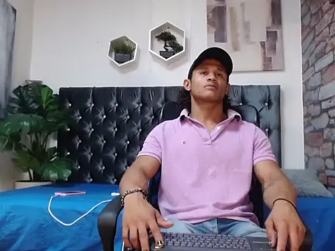 casike1 online show from November 28, 2025, 11:27 pm