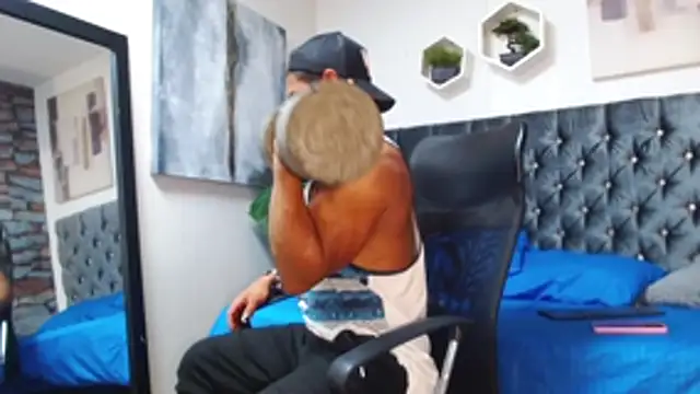 casike1 online show from November 27, 2025, 2:01 am