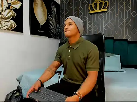 casike1 online show from December 3, 2025, 4:46 am