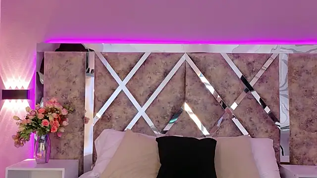 Snapshot of MeganR_ chatting on November 8, 2025, 11:14 am MeganR online show from November 8, 2025, 11:14 am