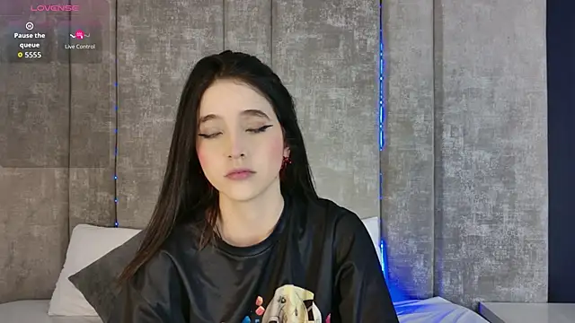 Snapshot of MeganR_ chatting on November 22, 2025, 3:27 am MeganR online show from November 22, 2025, 3:27 am