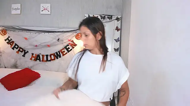 Snapshot of is_a_bell chatting on October 27, 2025, 2:07 pm is a bell online show from October 27, 2025, 2:07 pm