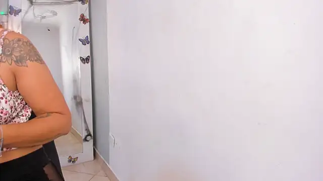 Snapshot of is_a_bell chatting on November 1, 2025, 1:27 pm is a bell online show from November 1, 2025, 1:27 pm