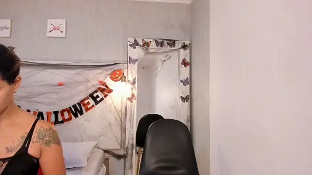 Snapshot of is_a_bell chatting on October 17, 2025, 2:19 pm is a bell online show from October 17, 2025, 2:19 pm