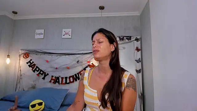 Snapshot of is_a_bell chatting on October 28, 2025, 1:54 pm is a bell online show from October 28, 2025, 1:54 pm