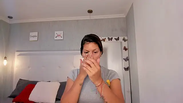 Snapshot of is_a_bell chatting on October 15, 2025, 1:19 pm is a bell online show from October 15, 2025, 1:19 pm