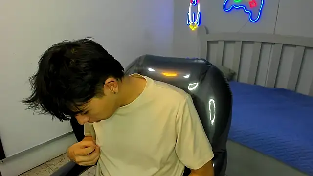 StiwenTwink online show from November 19, 2025, 5:02 pm