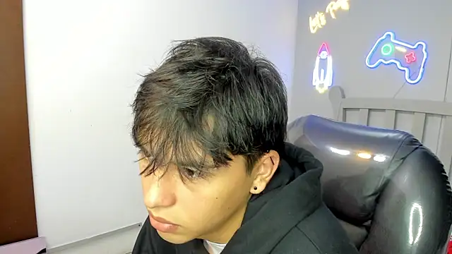 StiwenTwink online show from October 29, 2025, 1:32 pm