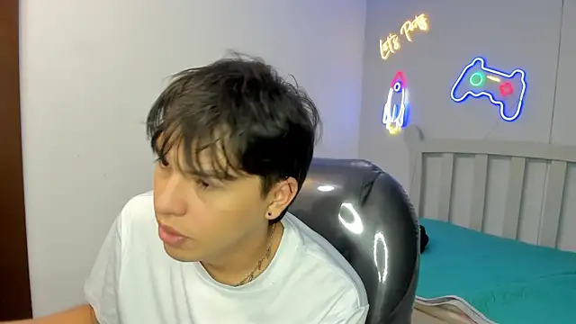 StiwenTwink online show from November 4, 2025, 12:42 pm