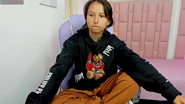 Snapshot of Klaret_Toy chatting on May 30, 2026, 7:19 pm Klaret Toy online show from May 30, 2026, 7:19 pm