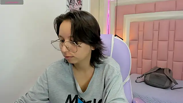 Snapshot of Klaret_Toy chatting on July 9, 2026, 7:24 pm Klaret Toy online show from July 9, 2026, 7:24 pm