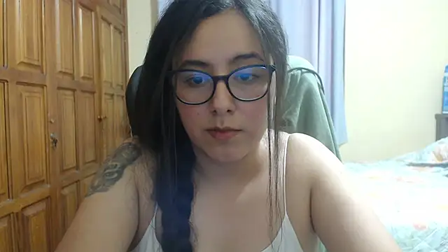 Snapshot of Venus_cat_ chatting on December 2, 2025, 2:01 am Venus cat online show from December 2, 2025, 2:01 am