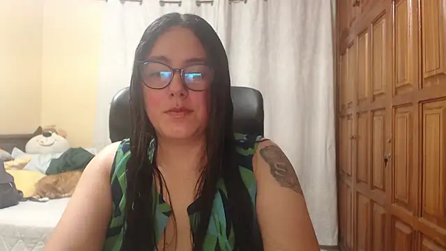 Snapshot of Venus_cat_ chatting on May 1, 2026, 11:32 pm Venus cat online show from May 1, 2026, 11:32 pm