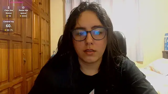 Snapshot of Venus_cat_ chatting on December 2, 2025, 9:38 pm Venus cat online show from December 2, 2025, 9:38 pm