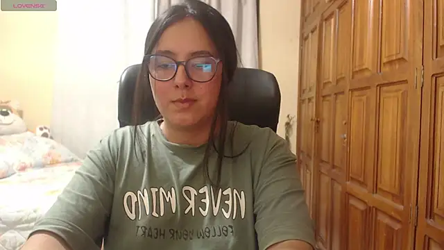 Snapshot of Venus_cat_ chatting on June 28, 2026, 1:45 am Venus cat online show from June 28, 2026, 1:45 am