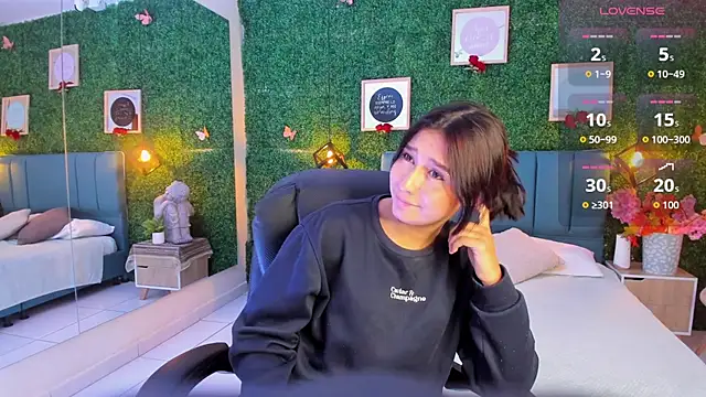 Snapshot of Rubyvixxen_ chatting on October 21, 2025, 3:50 am Rubyvixxen online show from October 21, 2025, 3:50 am