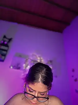 Snapshot of Solaangel_ chatting on February 13, 2026, 1:27 am Solaangel online show from February 13, 2026, 1:27 am