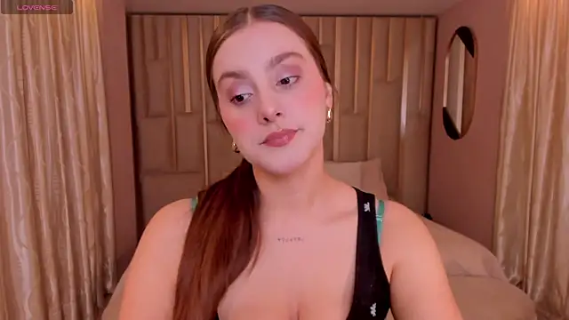 ZoeyWalker  online show from November 12, 2025, 11:47 am