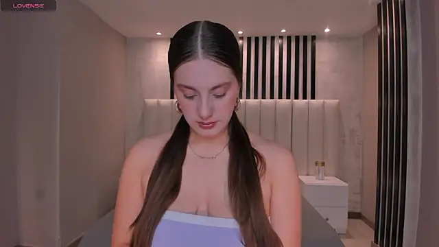 ZoeyWalker  online show from November 4, 2025, 11:47 am