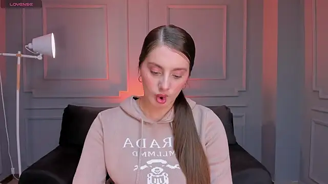 ZoeyWalker  online show from November 6, 2025, 11:47 am