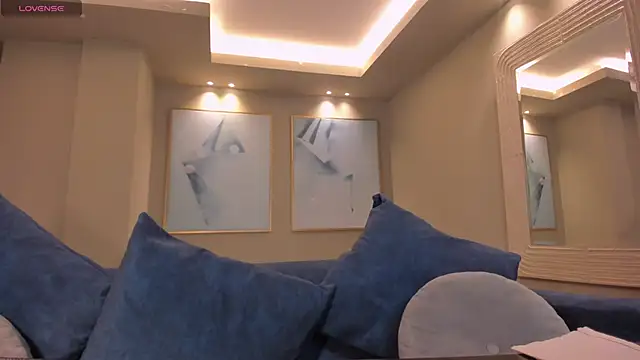 ZoeyWalker  online show from October 30, 2025, 11:52 am