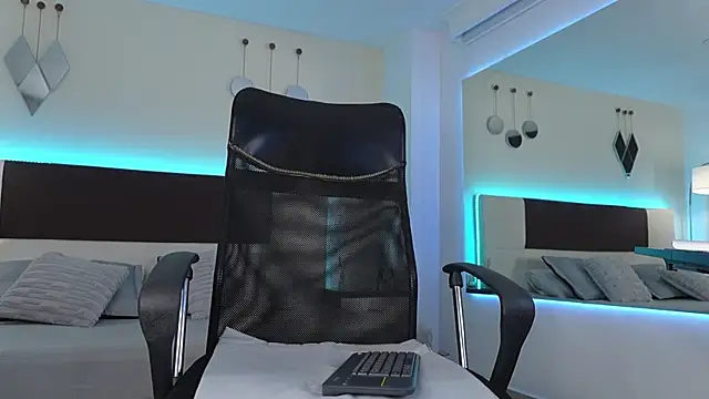 Snapshot of DanteeStone chatting on November 29, 2025, 4:18 pm DanteeStone online show from November 29, 2025, 4:18 pm