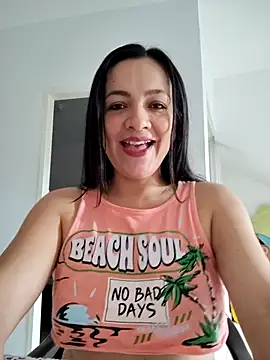 LindaSalo33 online show from October 15, 2025, 7:00 pm
