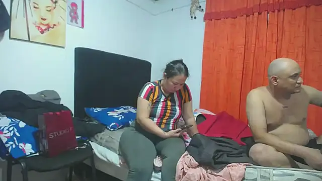 Snapshot of Meloncillo_and_Babyliss99 chatting on February 26, 2026, 12:54 am Meloncillo and Babyliss99 online show from February 26, 2026, 12:54 am