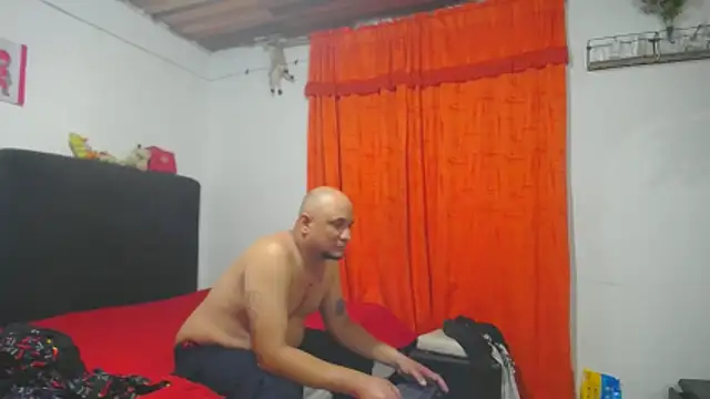 Snapshot of Meloncillo_and_Babyliss99 chatting on February 4, 2026, 12:38 am Meloncillo and Babyliss99 online show from February 4, 2026, 12:38 am