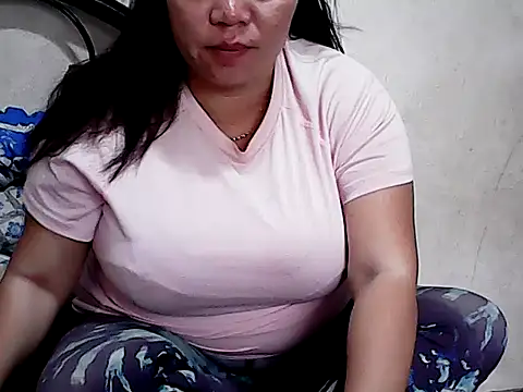 Snapshot of HornyPussie69 chatting on May 1, 2026, 12:04 am HornyPussie69 online show from May 1, 2026, 12:04 am