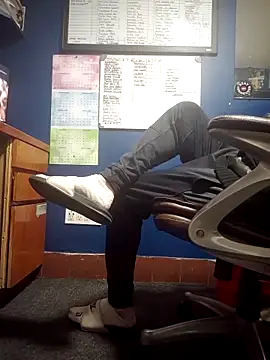 Snapshot of Curious9884 chatting on November 12, 2025, 10:35 pm Curious9884 online show from November 12, 2025, 10:35 pm