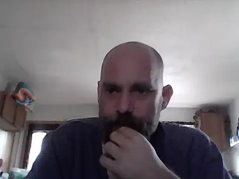 Snapshot of crazyheratic8 chatting on April 13, 2026, 2:54 pm crazyheratic8 online show from April 13, 2026, 2:54 pm