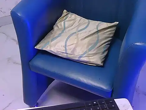 shiny-krisha online show from November 23, 2025, 4:33 am