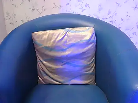 shiny-krisha online show from November 29, 2025, 4:23 am