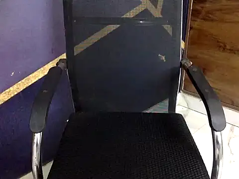 Snapshot of shiny-krisha chatting on October 4, 2025, 4:47 am shiny-krisha online show from October 4, 2025, 4:47 am