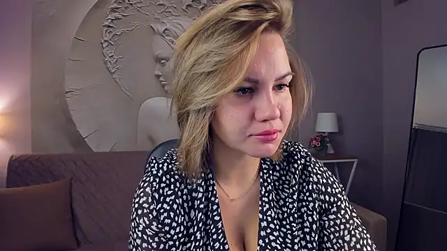 AriaEven online show from October 16, 2025, 3:04 am