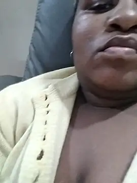 Snapshot of thicknjuicyx chatting on October 6, 2025, 4:30 pm thicknjuicyx online show from October 6, 2025, 4:30 pm