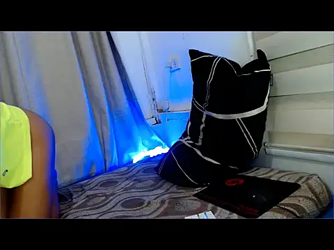 Snapshot of ella_foxtrot chatting on October 26, 2025, 2:01 am ella foxtrot online show from October 26, 2025, 2:01 am